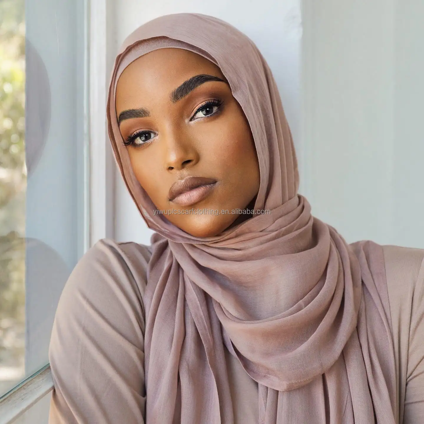 Wholesale Customizable Light Weight Cotton Modal 100% Viscose Scarf Hijab Double Stitched Plain Shawl Muslim Ethnic Bandana