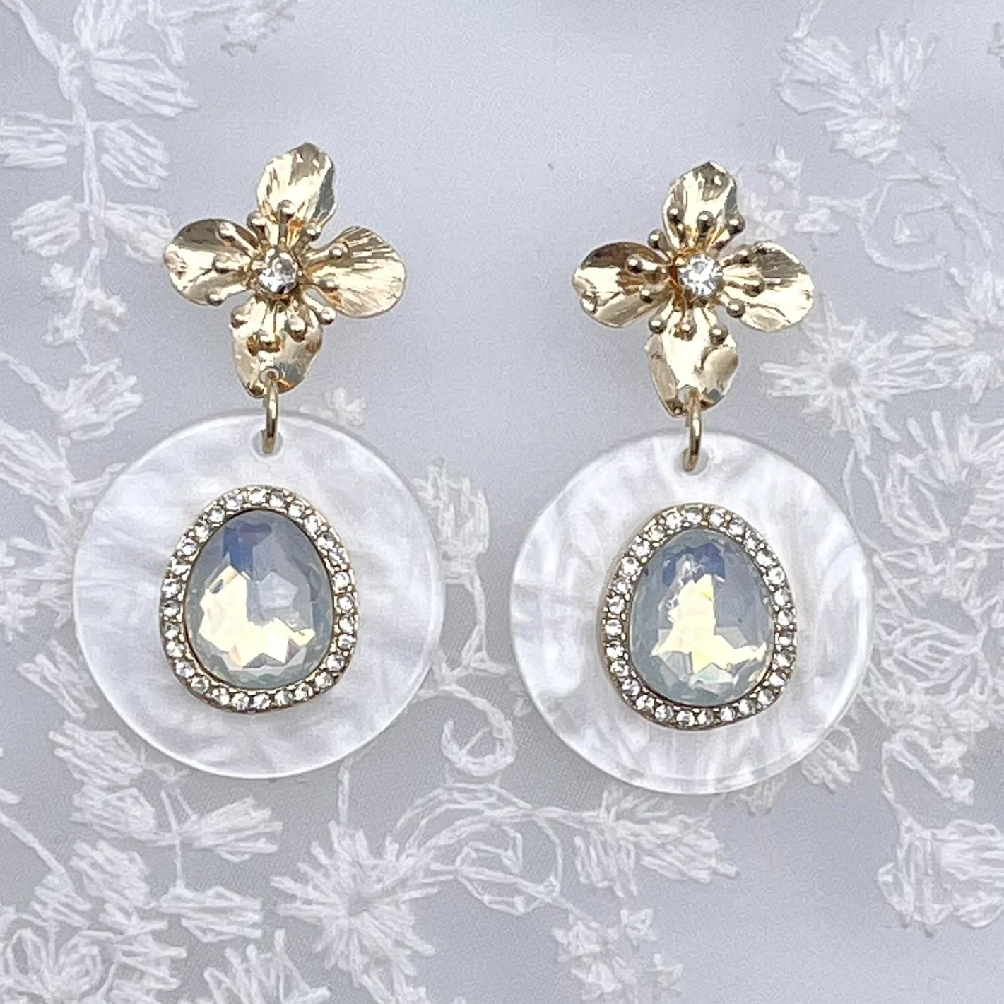 2022 fashional new style flower with glass round white Acetate plate drop earring for women