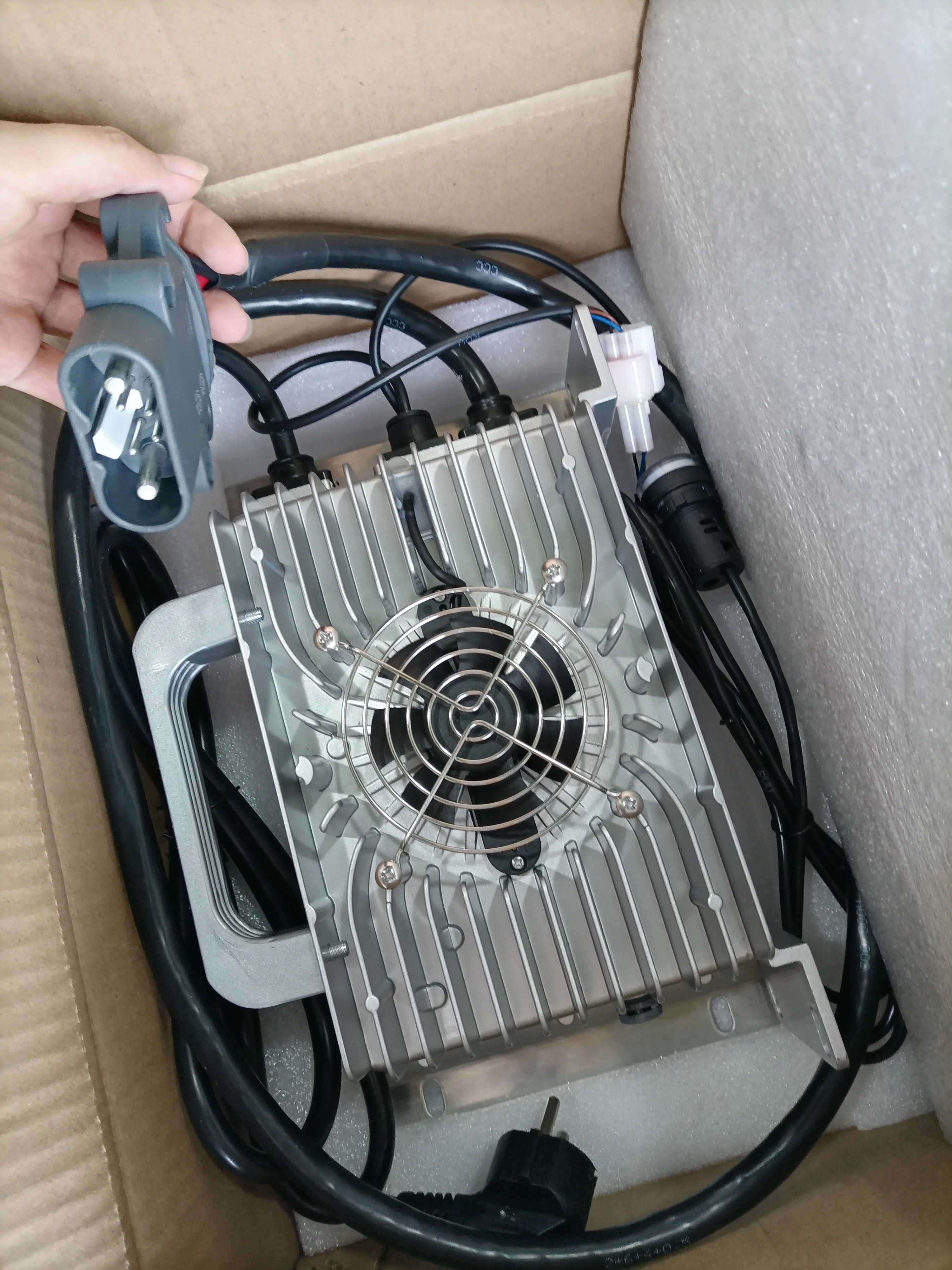 Lithium ion 14s 50.4v 58.8v 35a 25a waterproof battery charger in stock