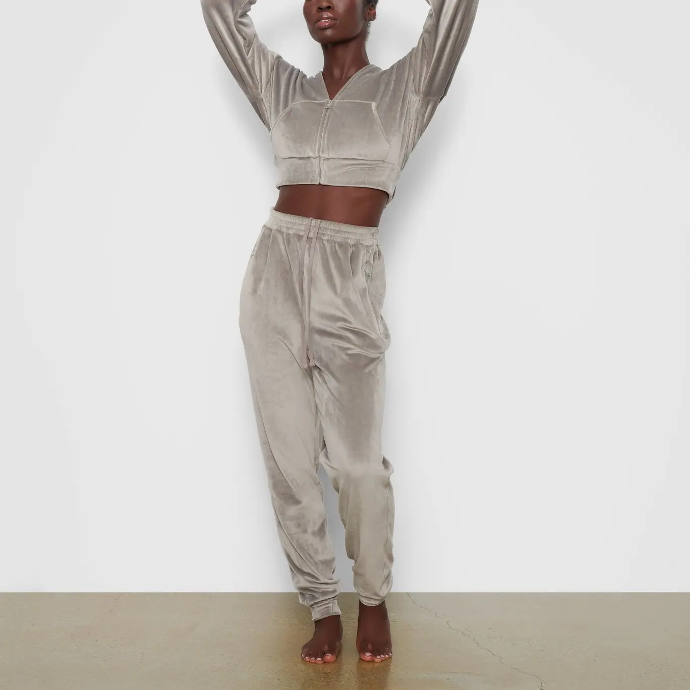 2022 Wholesale custom crop top long pants velvet sweat suits sweatsuit sets 2 piece velour tracksuit for women