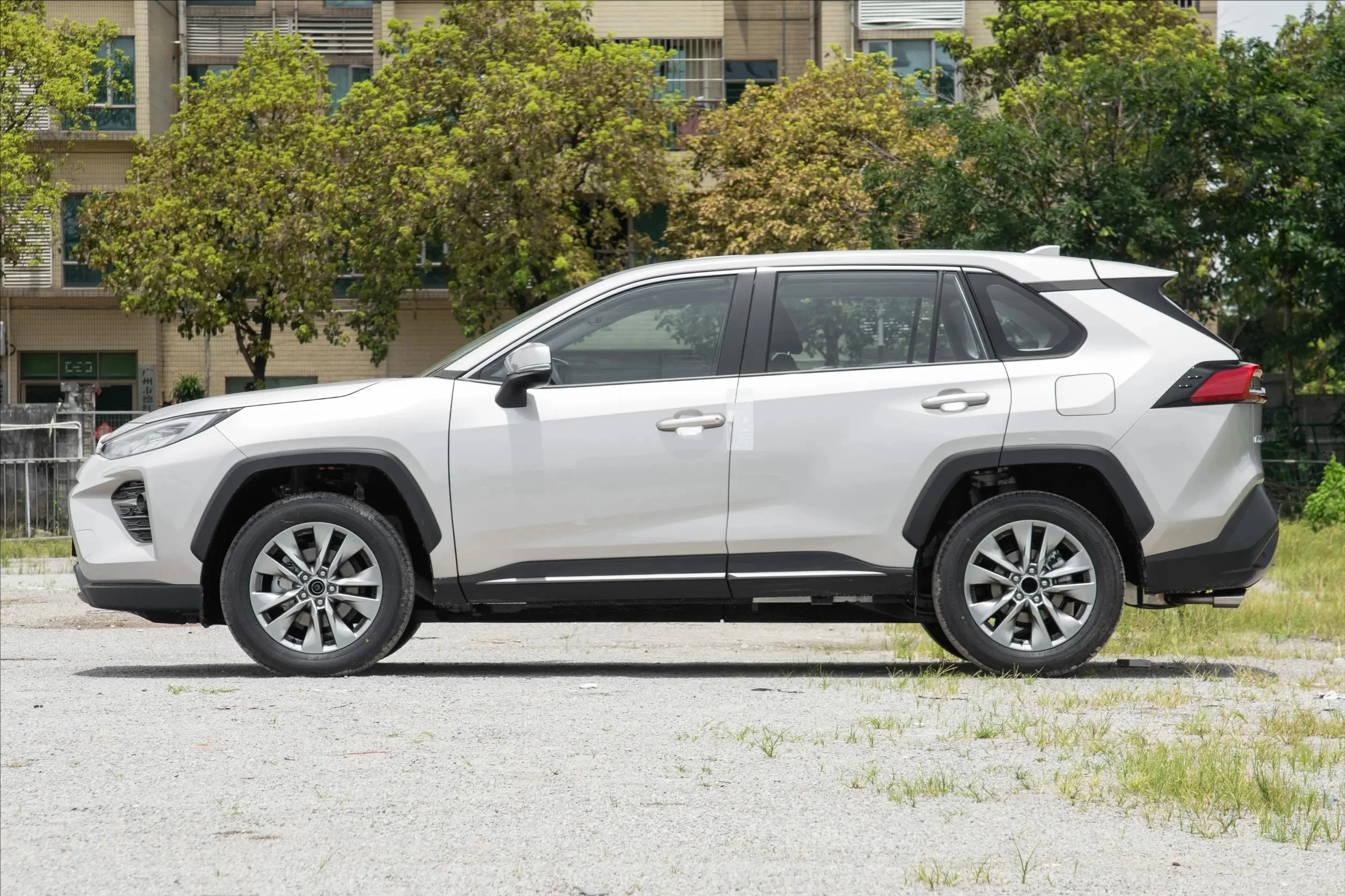 Toyota Wildlander 2024 газовый Гибридный для взрослых высокопроизводительный бензиновый автомобиль высокоскоростной внедорожник дешевый Подержанный