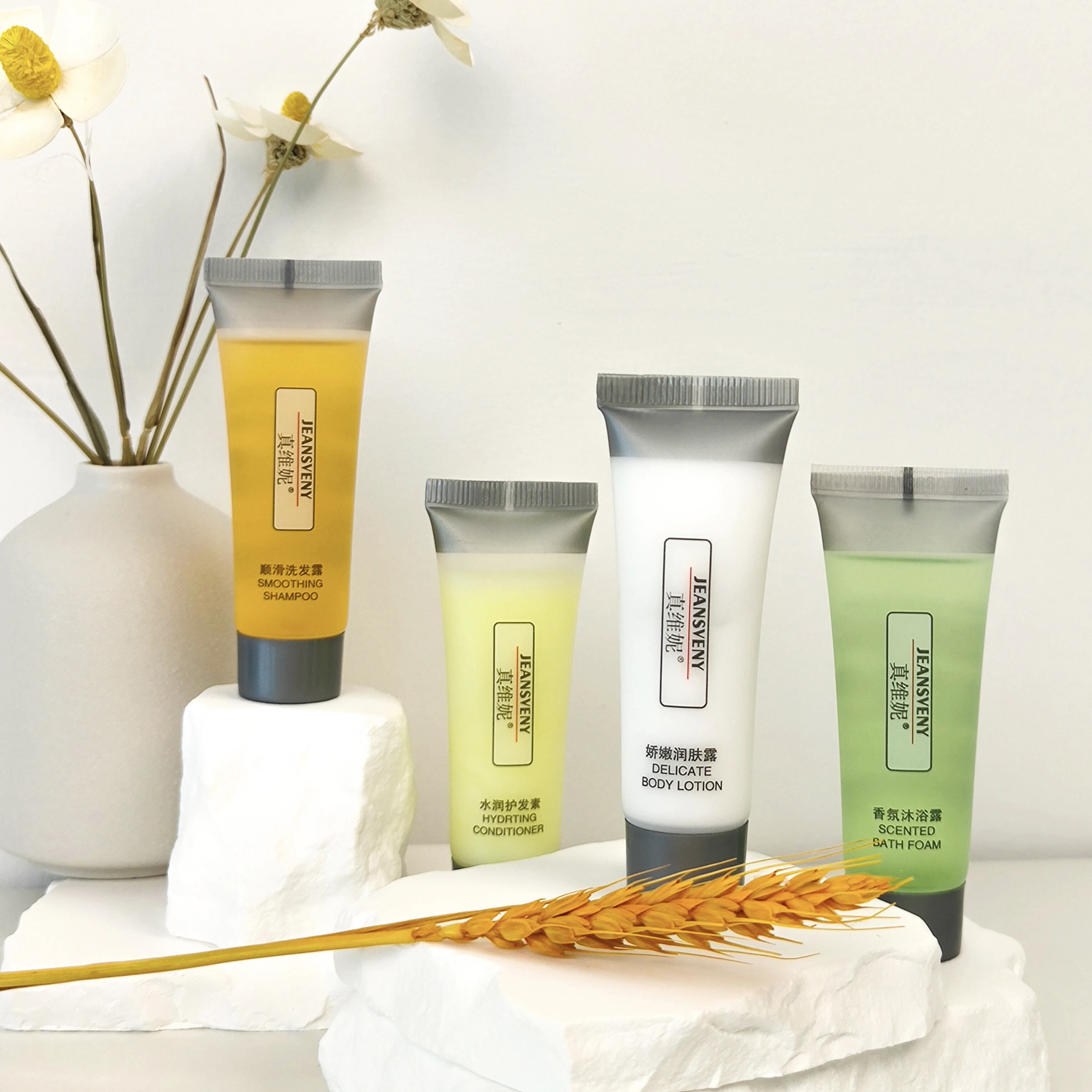 Custom-Made Logo Travel Size Soft Tube Hotel Toiletries Set Printing Shower Gel and Body Lotion