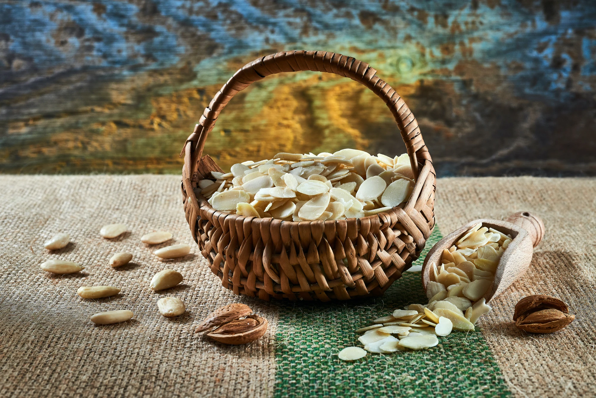 Other nuts and kernels sliced blanched almonds vacuum 2,5 kg best price for wholesale