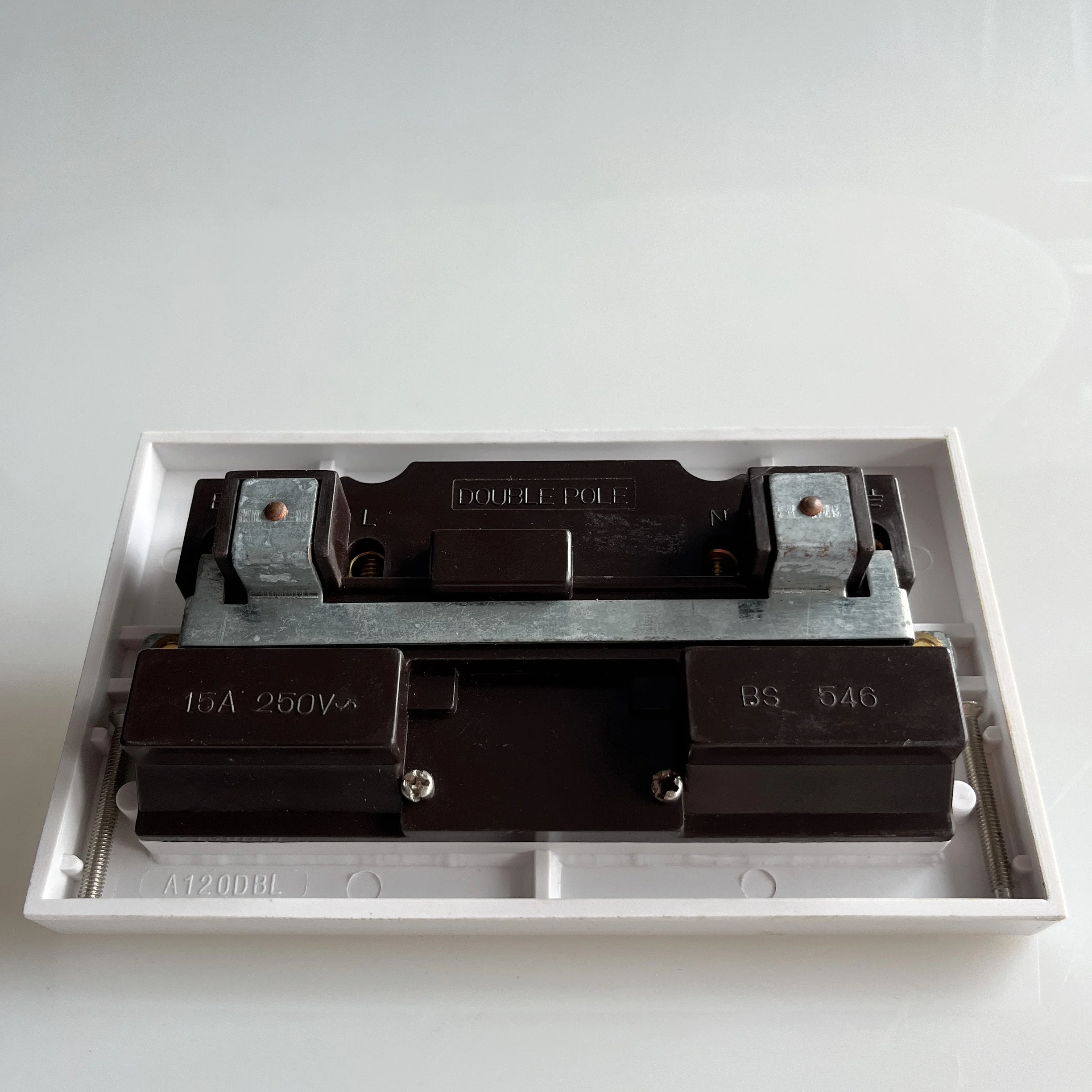 High Quality For home bedroom bakelite British wall socket switch  15A 2gang electric switch white switch socket