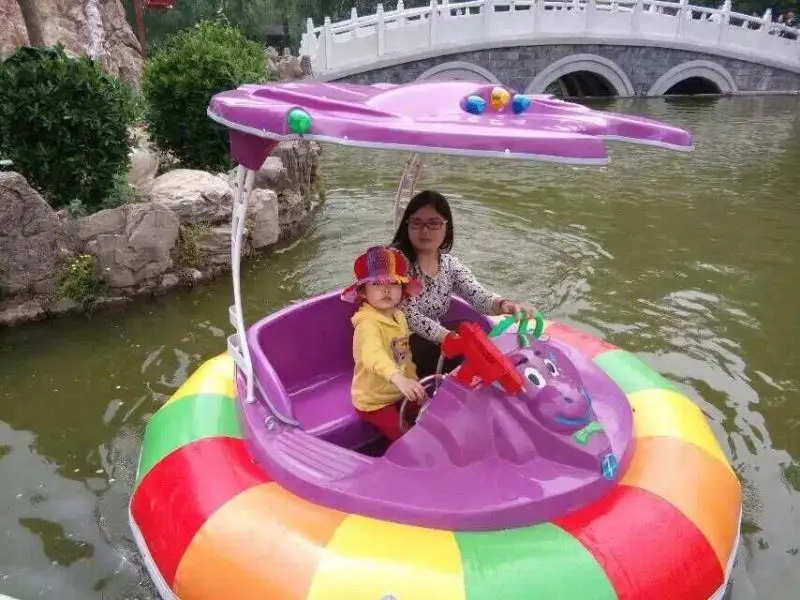Electric fiberglass adult water play equipment bumper boat