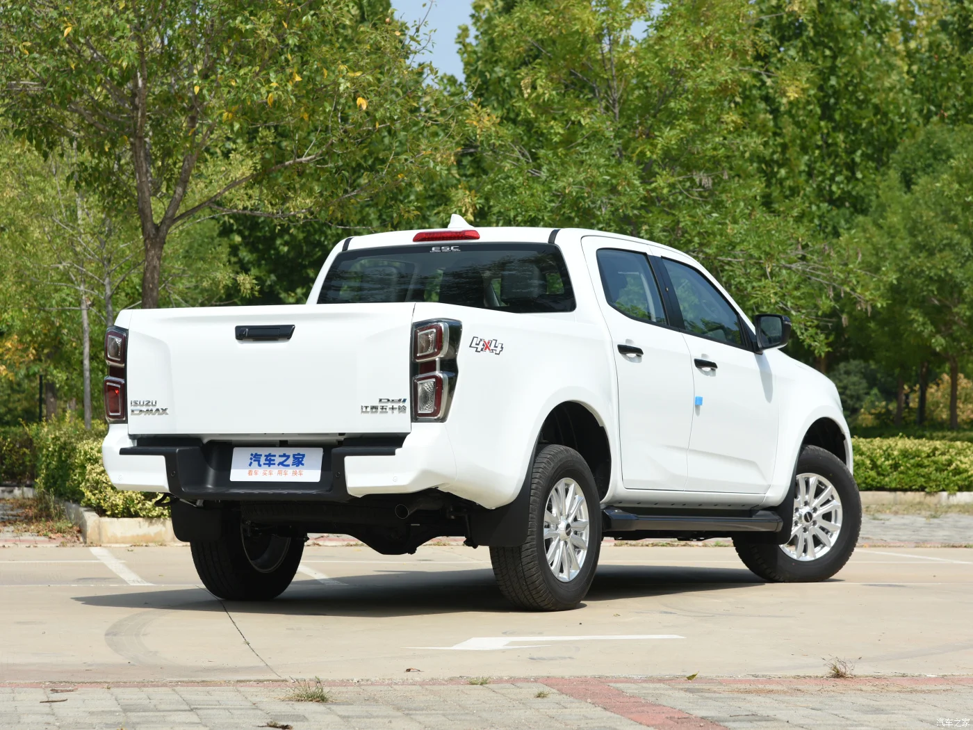2024 Isuzu D-Max Chinese Pickup Truck 2.5l 121hp Diesel Used Cars 5 Seats Isuzu Pickup Low Price Diesel Pickup Vehicle