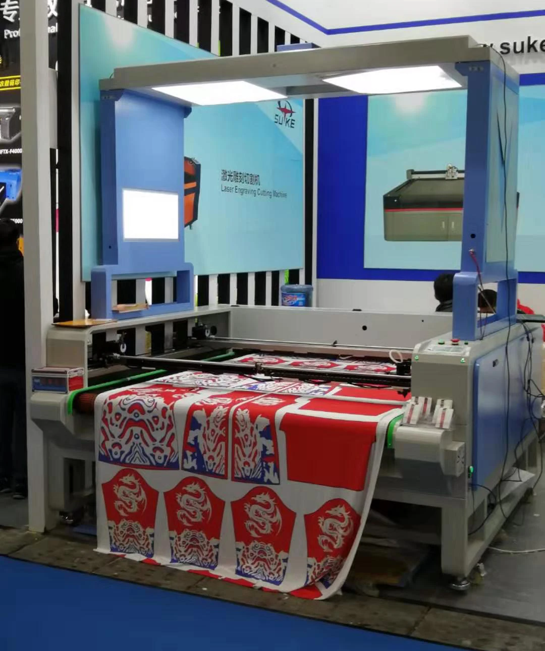 High Productivity Computer Fabric Laser Cutting Machine with Projector and Roller SK1810