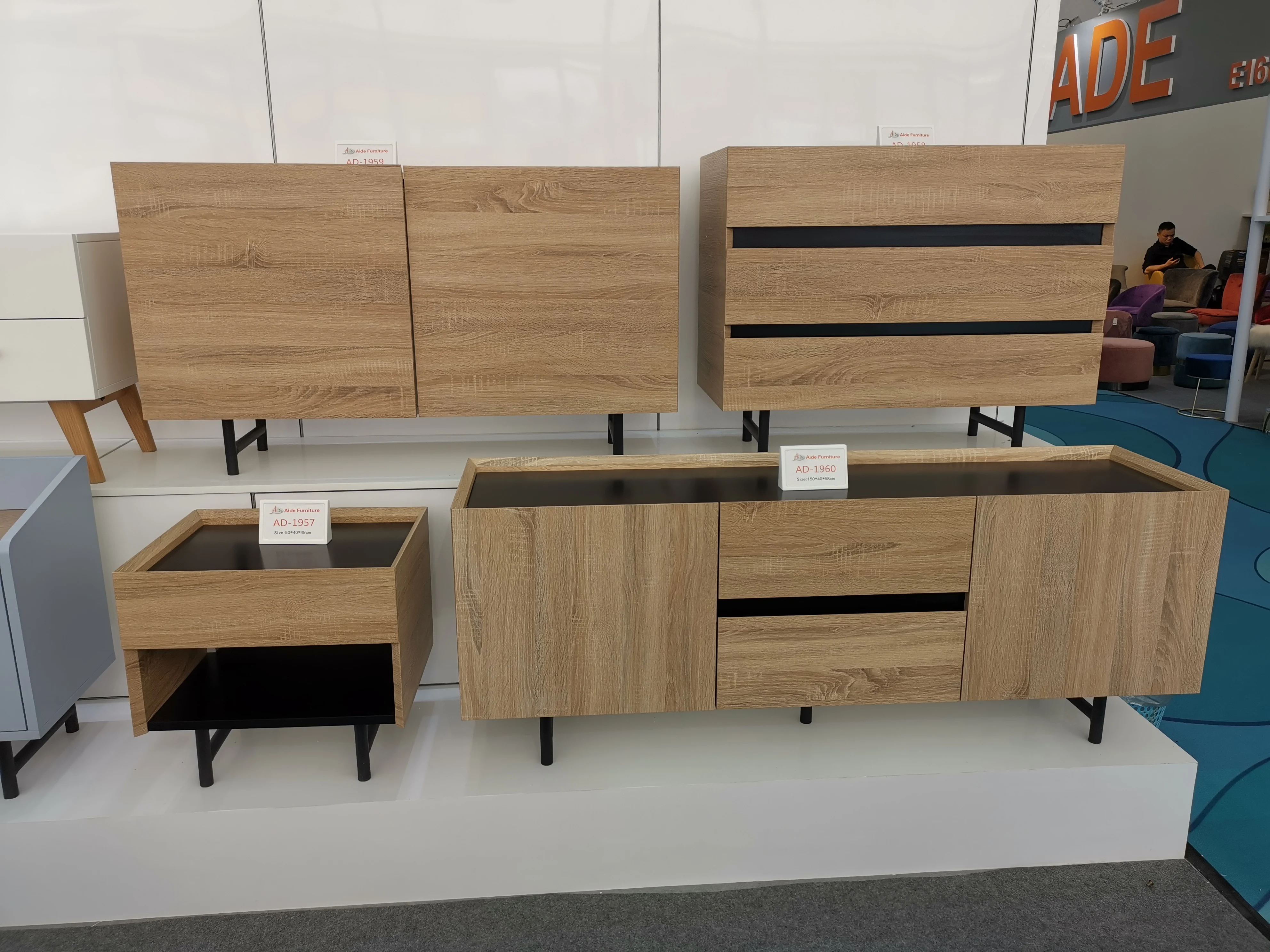 Customized Wholesale bedroom Room Solid Wood Cabinet 3 drawers storage Dresser Wooden Chest of Drawers with Metal Legs