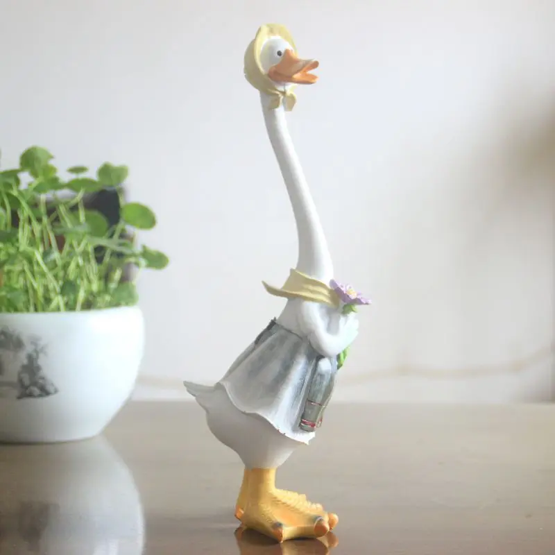New Creative Cartoon Simulation Duck Home Garden Garden Ornaments Resin Animal Manual Painting Process Simulation Duck