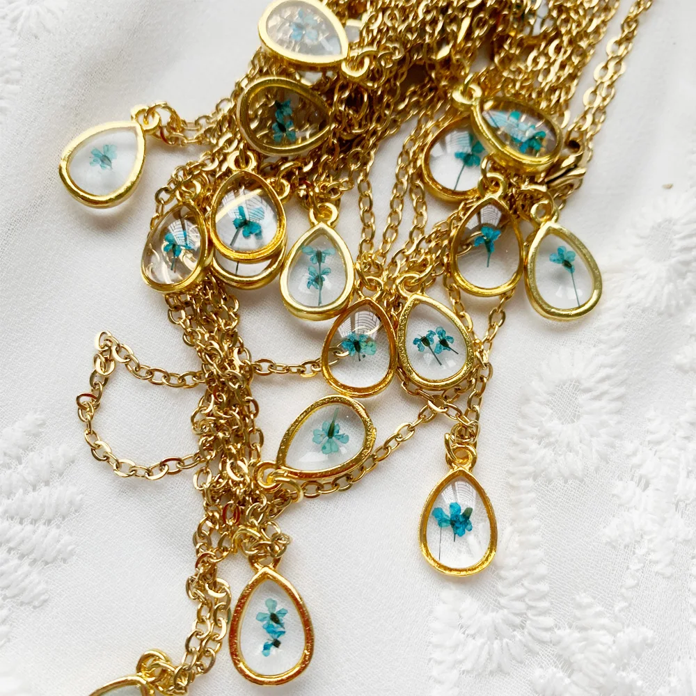 Ожерелье из сушеных цветов