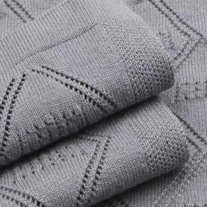 Blended yarn 70% Tencel 30% polyester spring and summer yarn is suitable for knitted sweaters