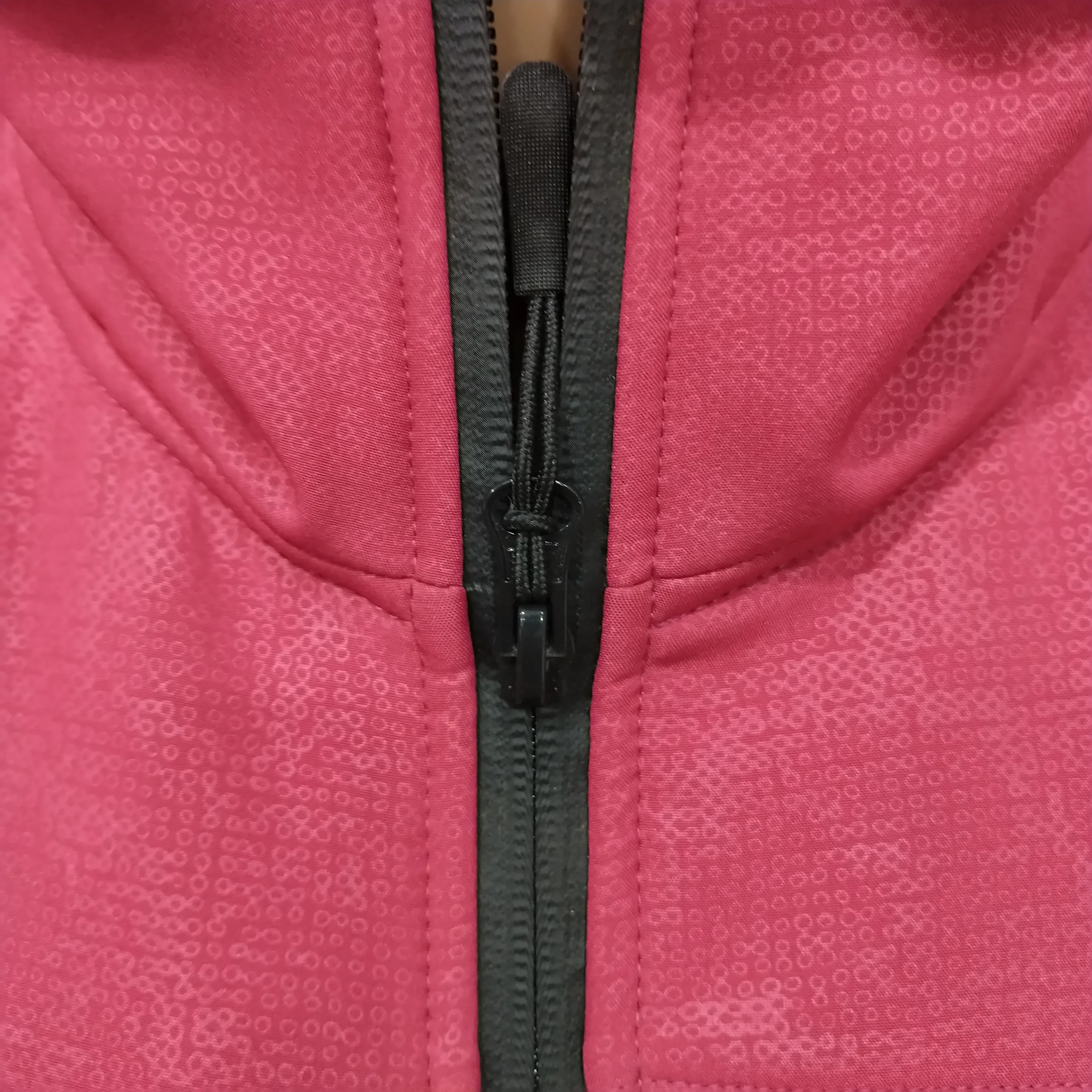 Женская куртка на молнии спереди с логотипом под заказ