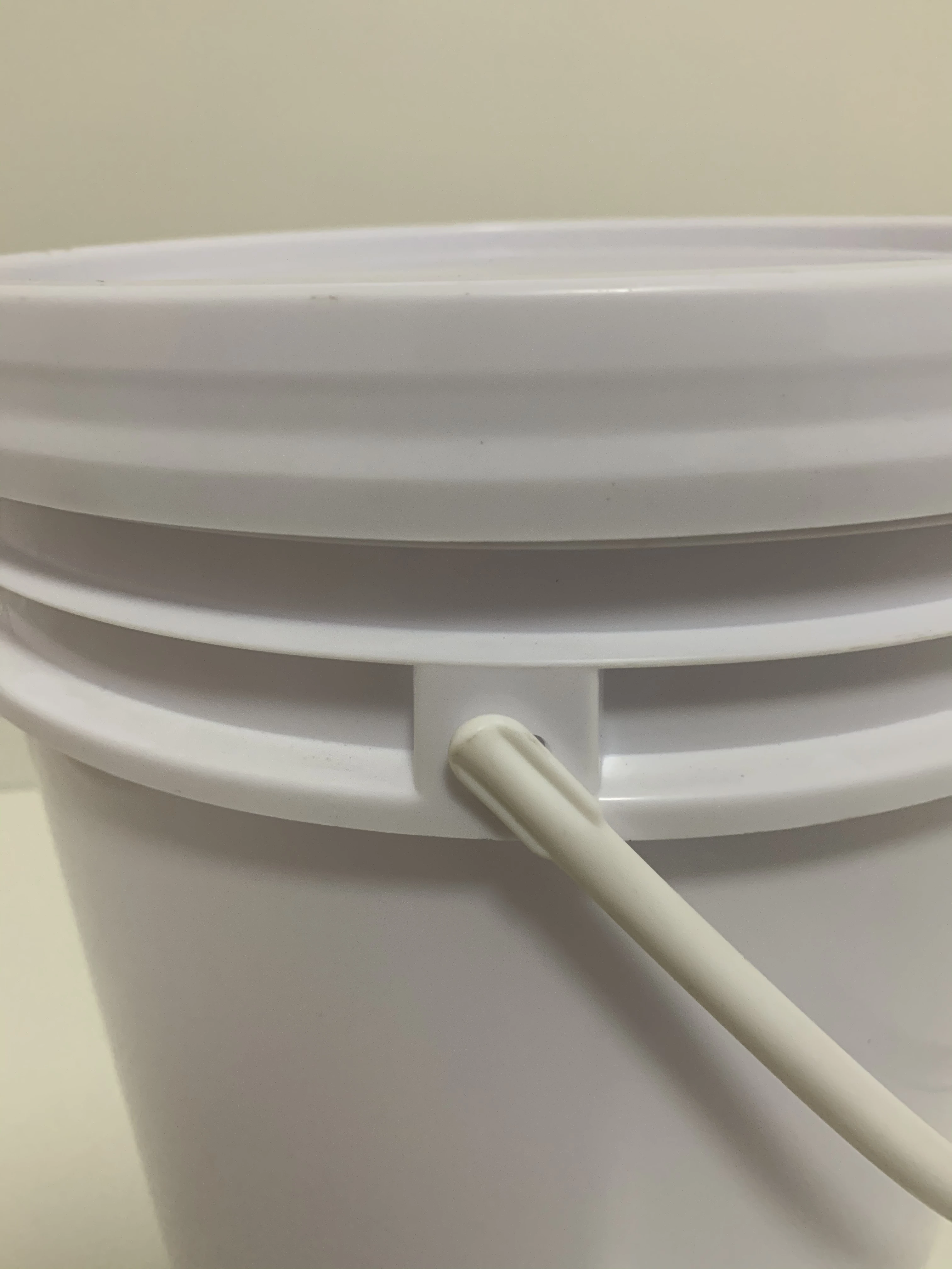 factory price 15L PP food grade round Lubricating oil drum plastic bucket with lid