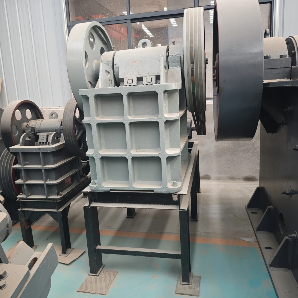 Small Diesel Engine Jaw Crusher Mobile Jaw Crusher with Vibrating Screen