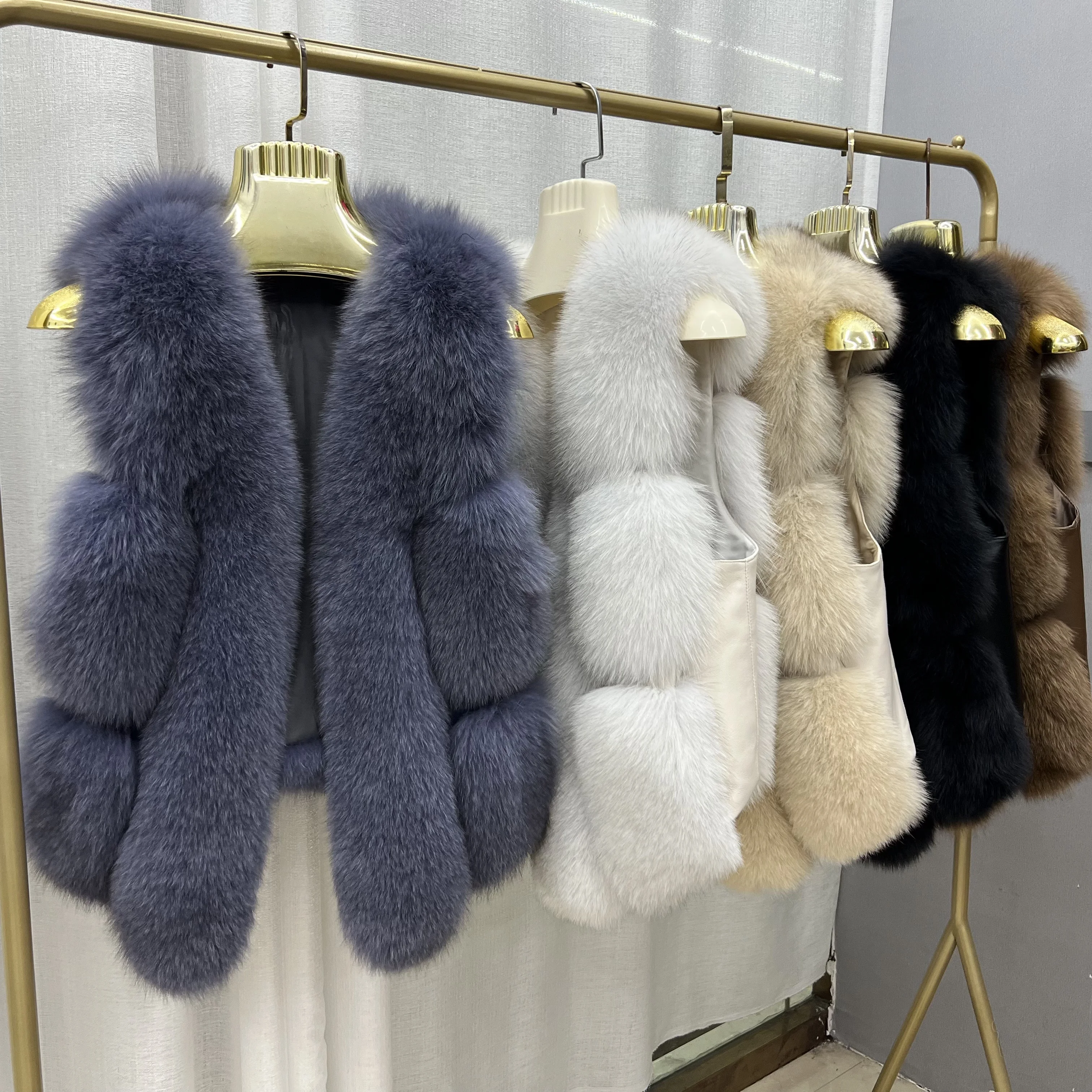 Hot Selling Warm Winter Fashion Classic Natural Real Fox Fur Vest High Quality Women Real Fur Waistcoat