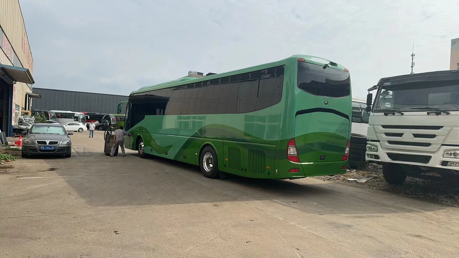 Customizable LHD 53-70 seats luxury bus price rear engine used coach bus city bus
