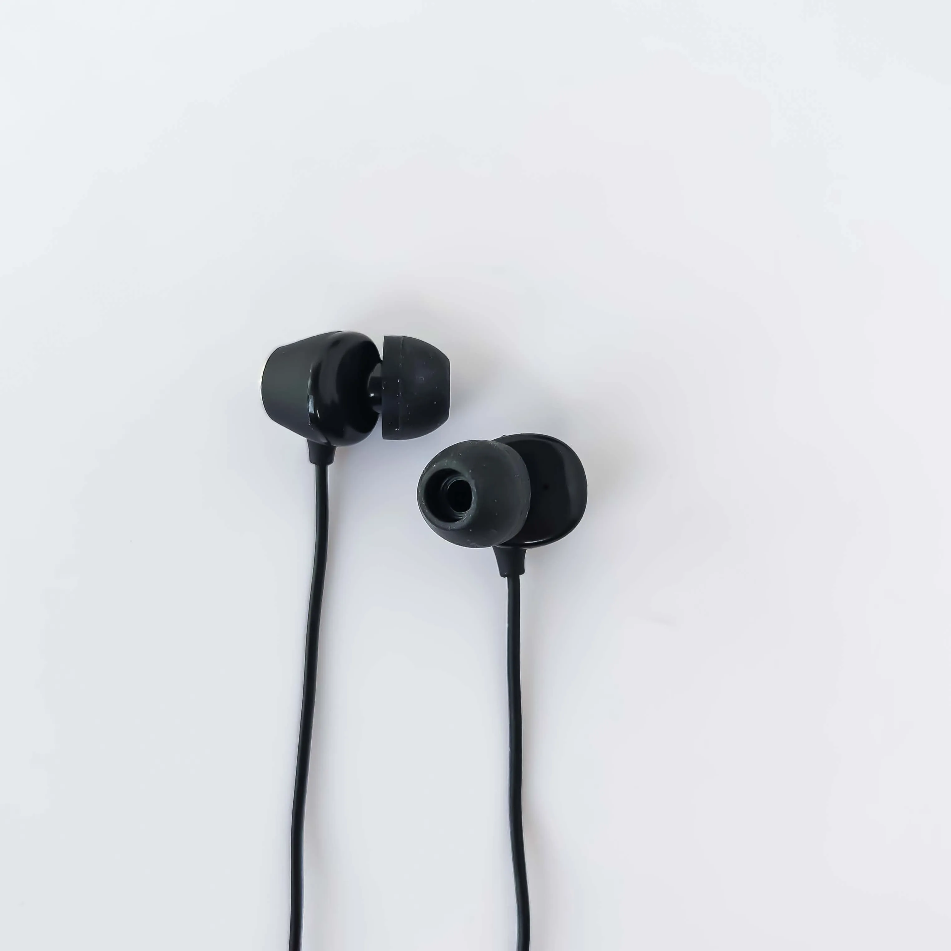 Wholesale Original Quality White Semi-In-Ear Earphone with Microphone OEM Stereo 3.5mm Jack Wired Earphone