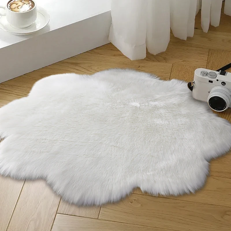 Wholesale Price Bedroom Carpet Soft Fluffy Felt Fur Area Rugs Living Room Bedroom Floor Mat White Warm Faux Fur Bedside Rug