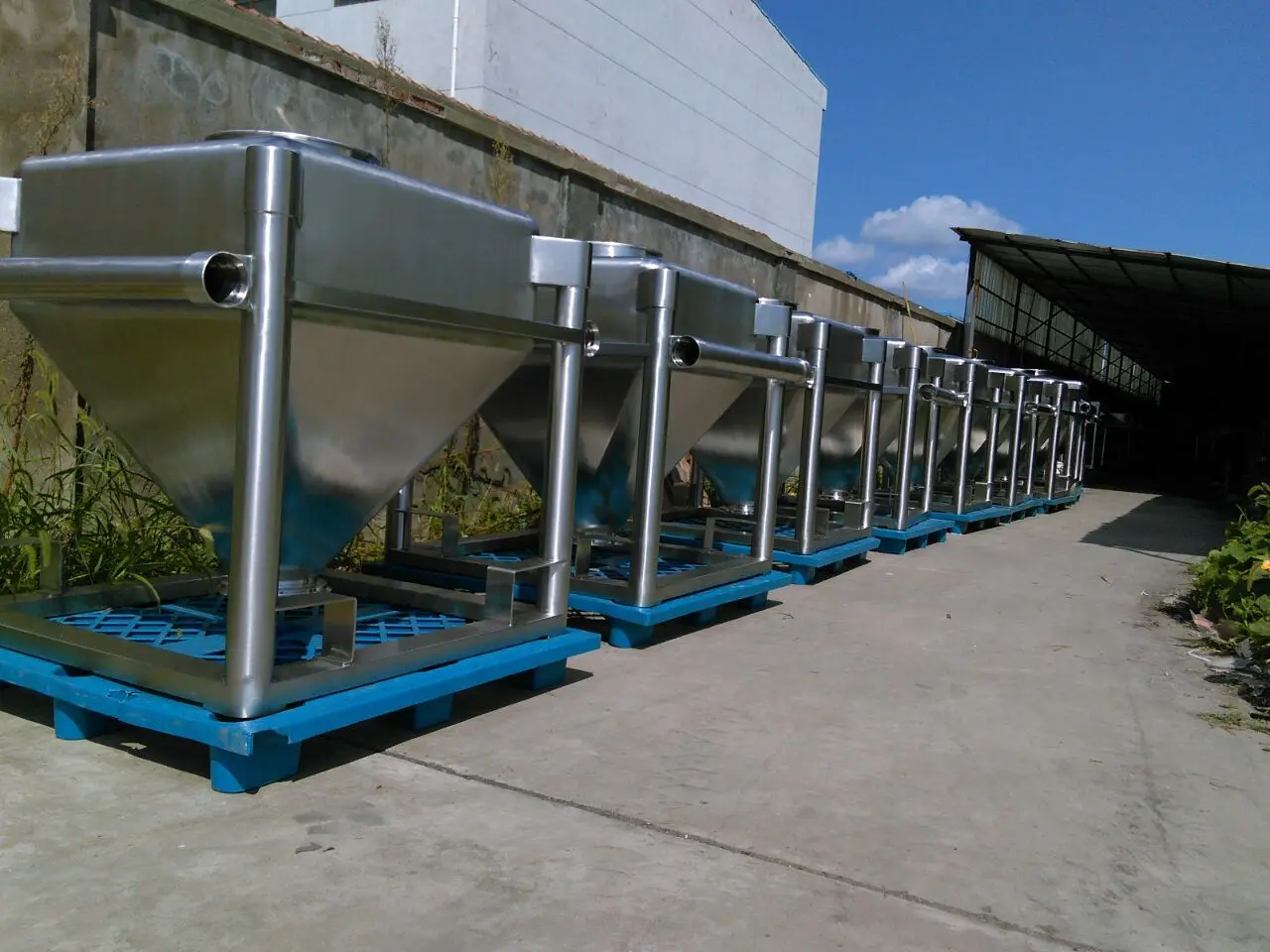 Stainless steel IBC container for package