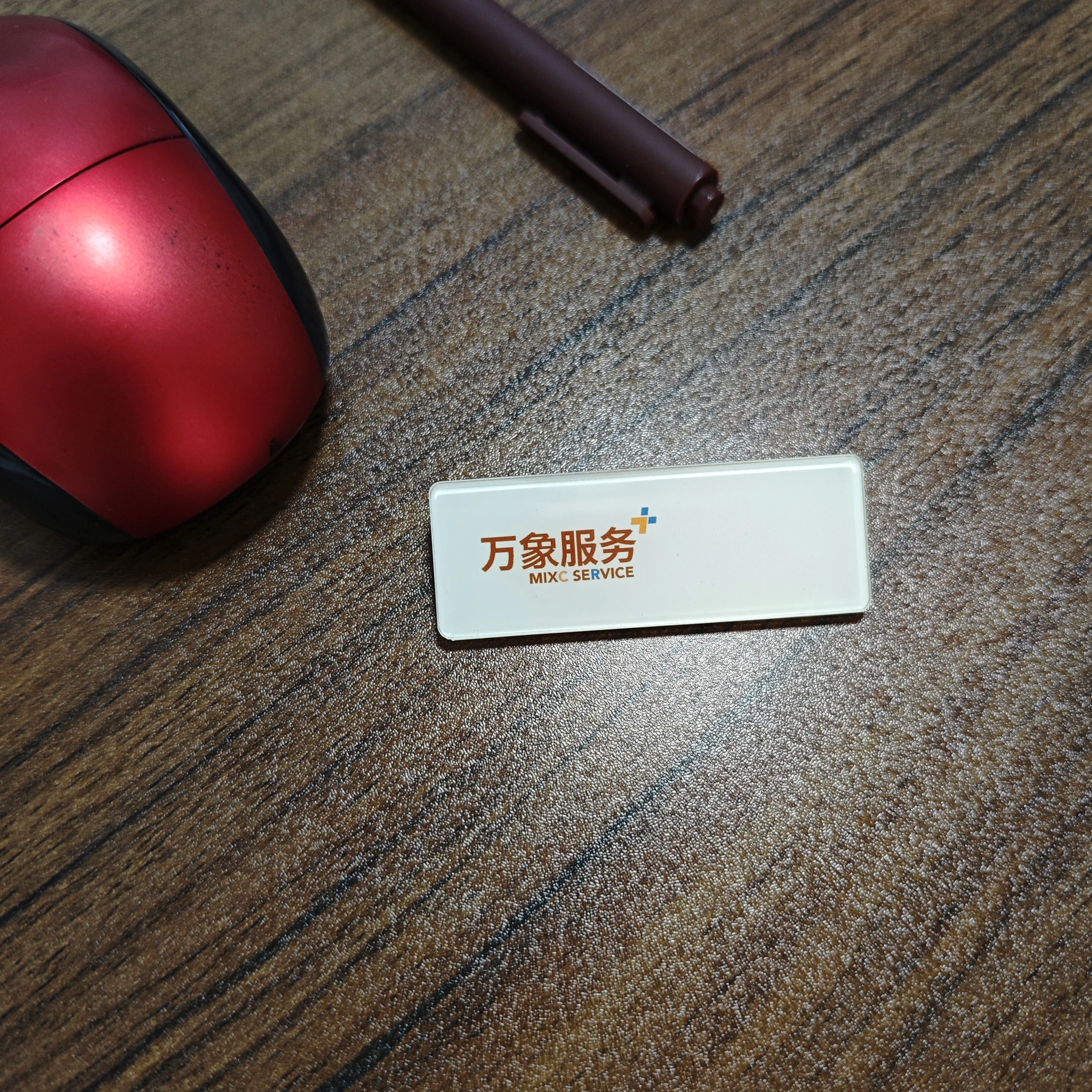 Пользовательские пустые акриловые многоразовые магнитные пластиковые именные значки