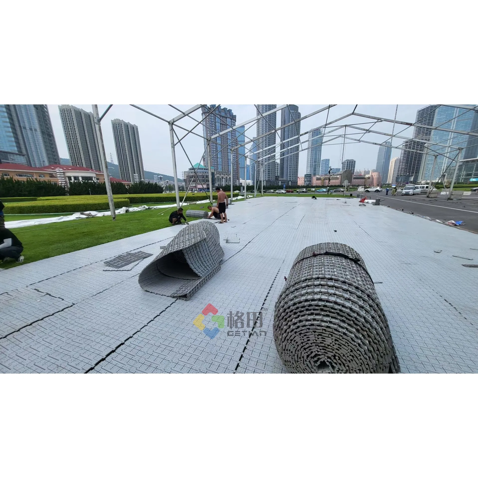 festival and concert rollable event flooring outdoor lawn turf grass protection plastic tiles for activities