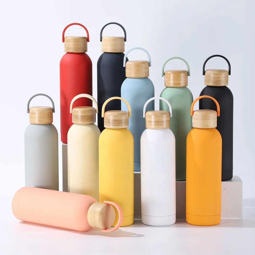 Wholesale Bamboo Lid 500ml Double Wall Insulated Sport Thermal Bottle Rubber Coated Stainless Steel Water Bottle With Handle