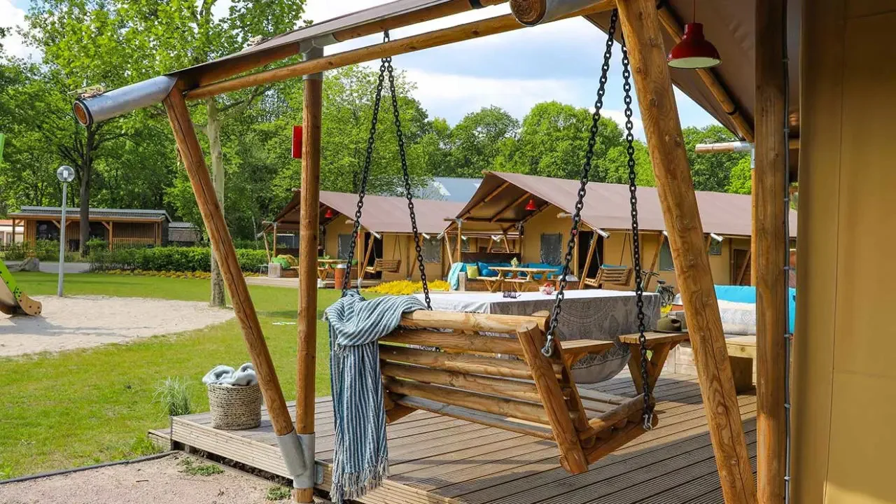 Luxury large wooden pole light luxury outdoor hotel room tent desert hotel tent