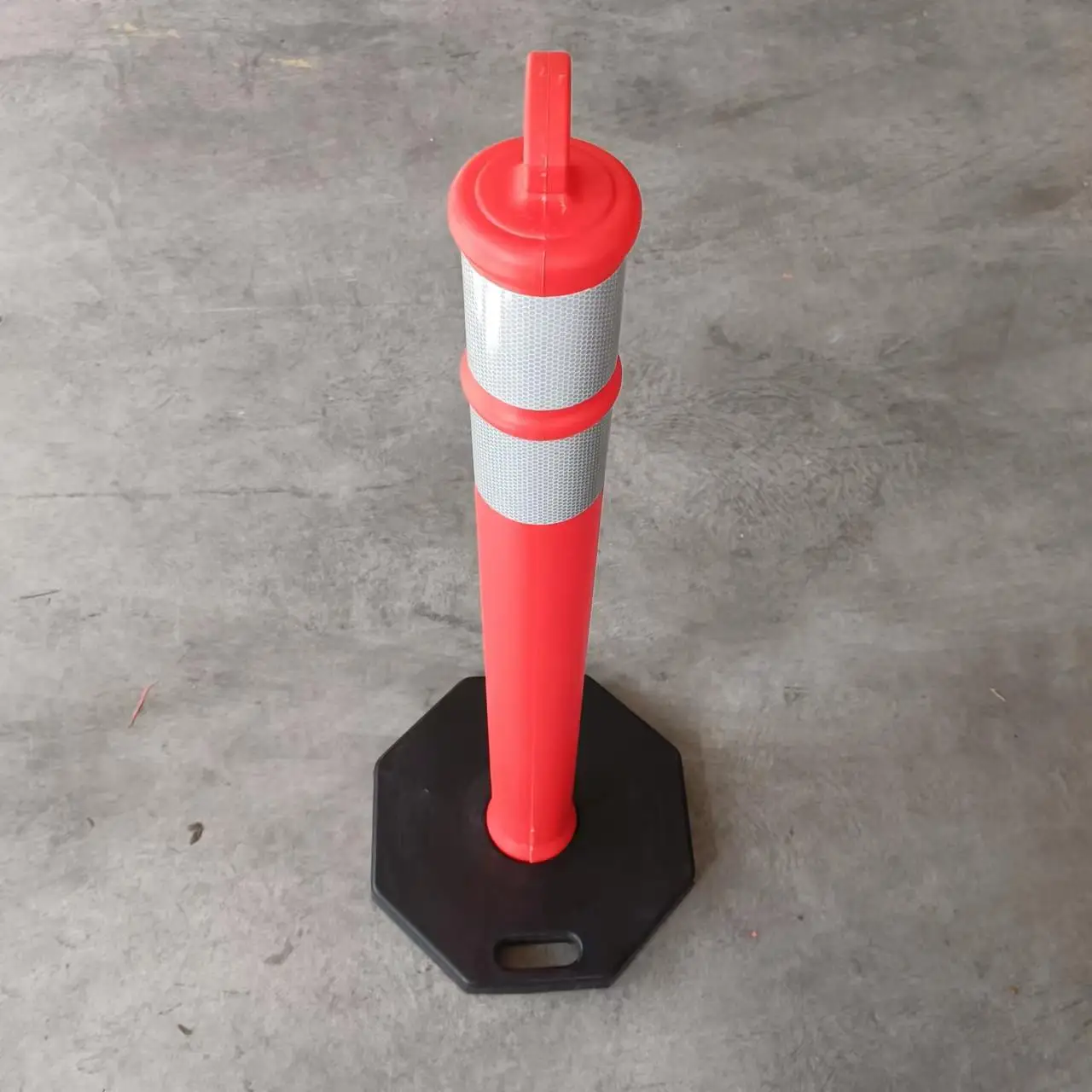 Дорожный конусный предохранительный барьер 42 дюйма с отражающими ошейниками и резиновой основой идеально подходит как стояночные стойки