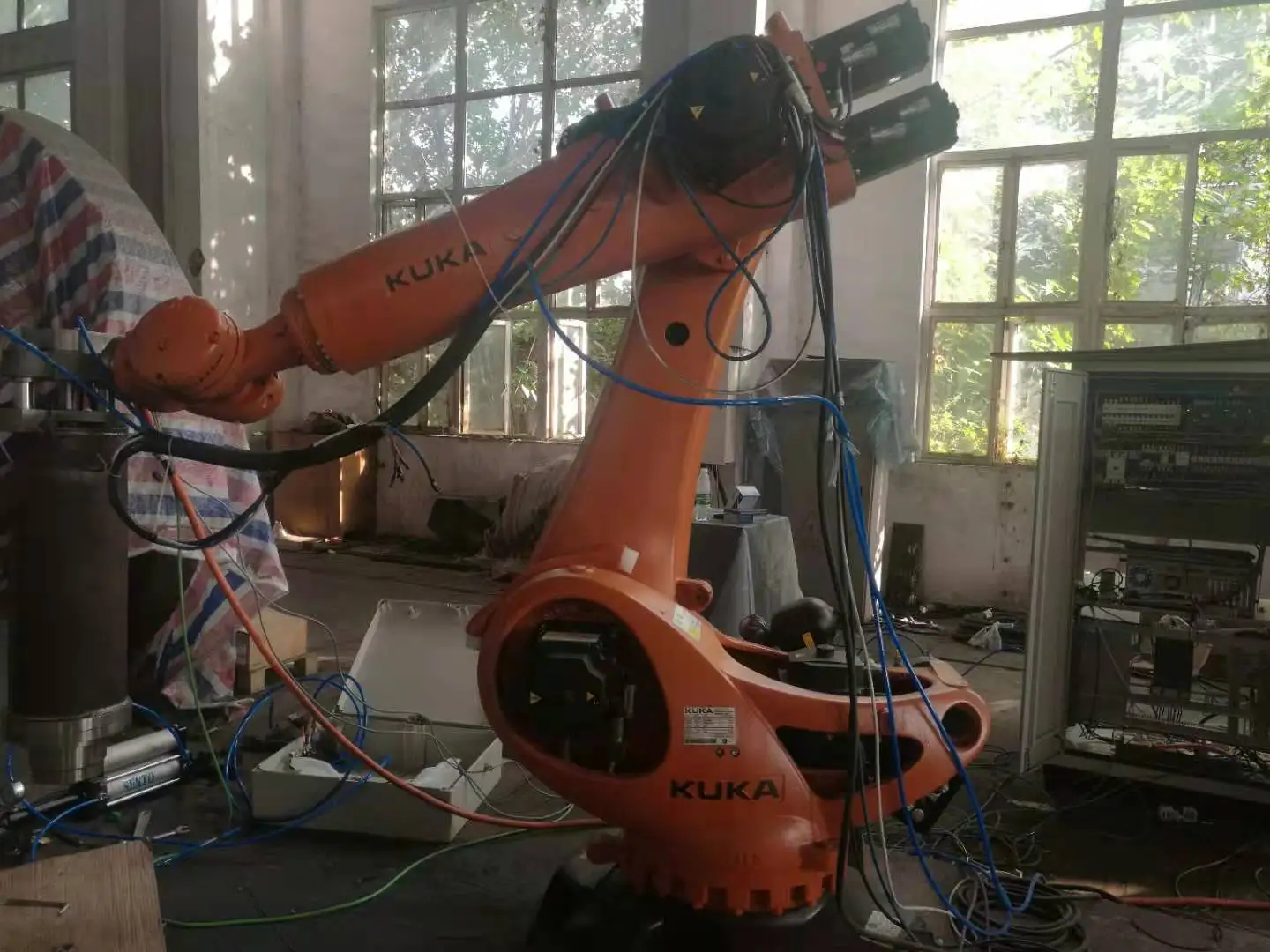 2021 профессиональная пользовательская Защитная крышка робота модель KUKA индивидуальные защитные крышки для машины