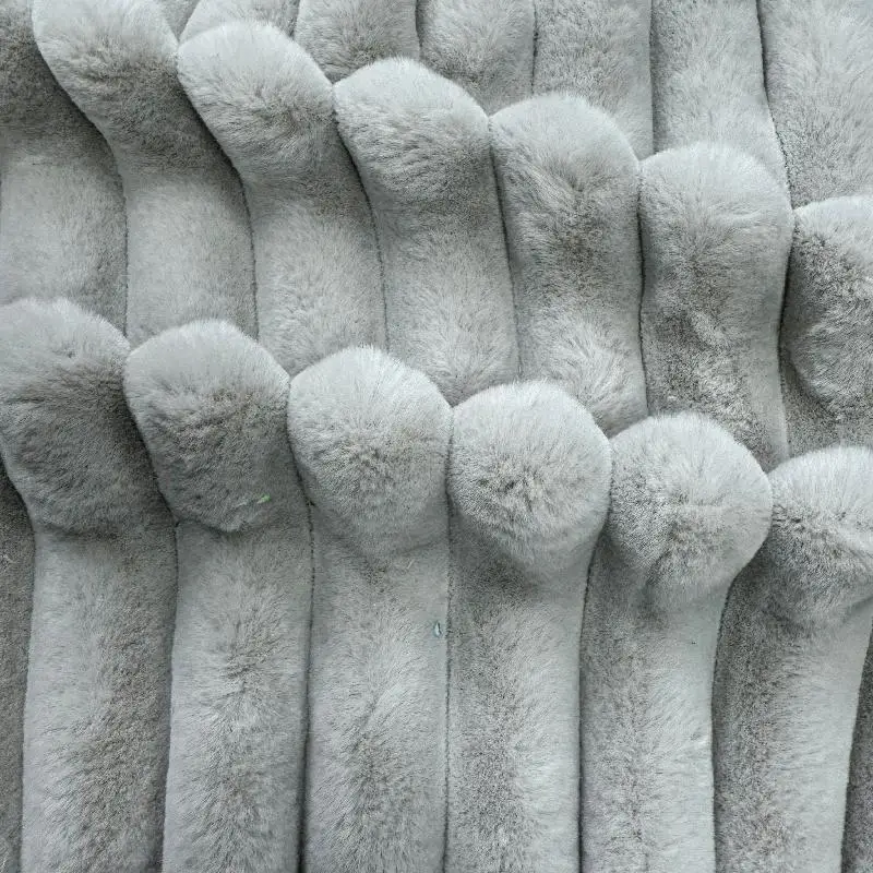 Оптовая продажа белая полосатая ткань из искусственного меха кролика очень мягкая без выпадения волос универсальная для одеяла