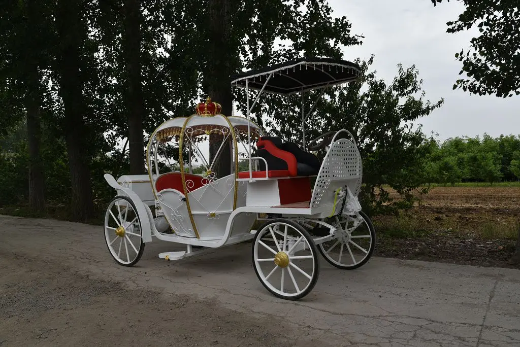 High quality Electric operated horse carriage with diamond decorated pumpkin carriage for sale