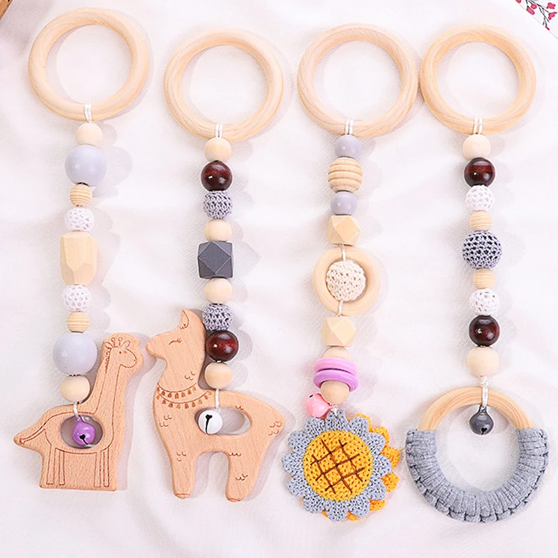 
2021 style 4pcs animal beech and plush baby teethers set wood teether for baby  (1600209677829)