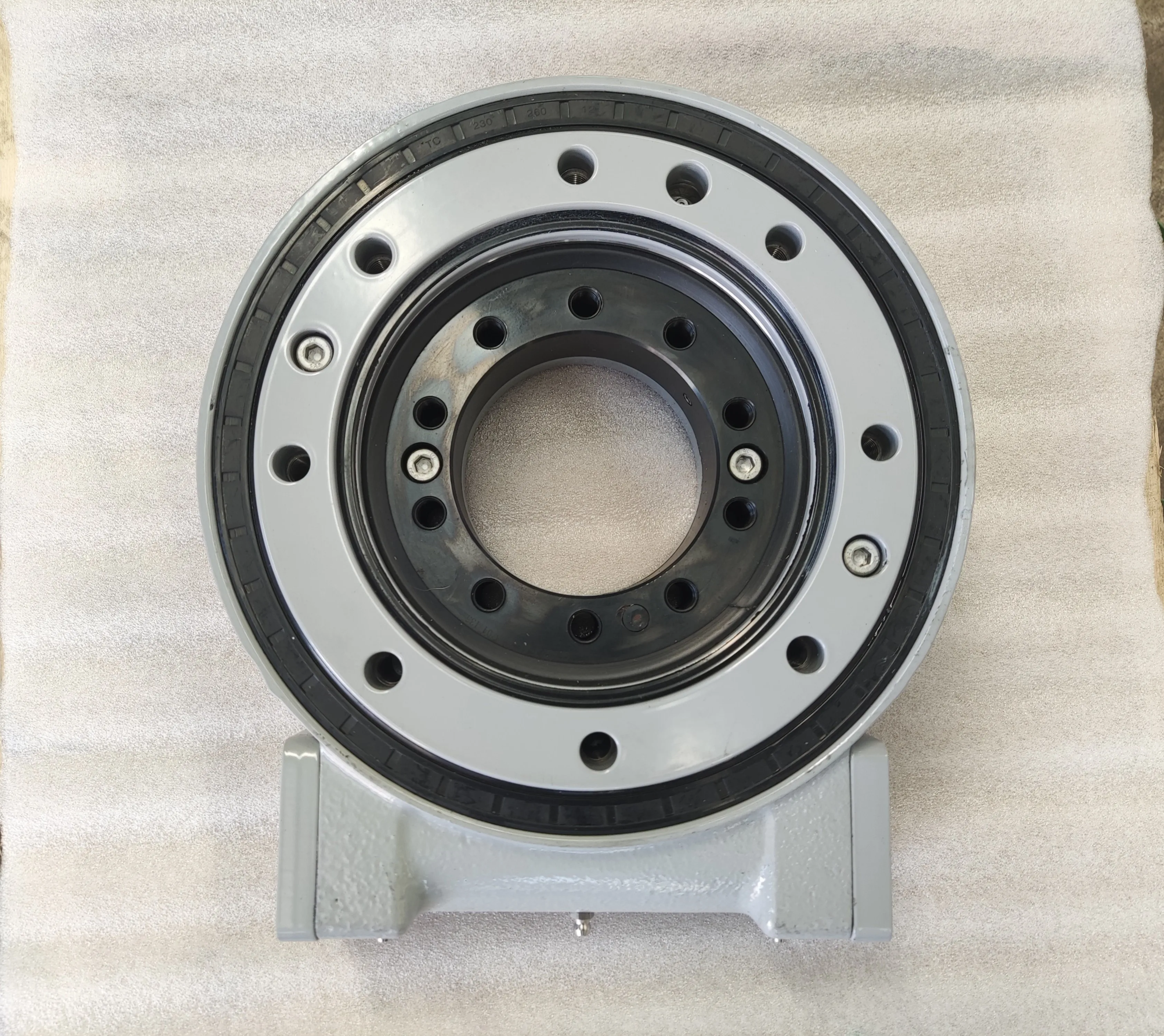 China Manufacturer Se7 Solar Tracking System Slew Drive