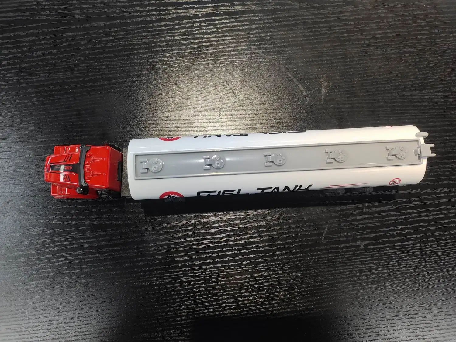 Hot selling OEM design 1:50 Die cast oil tank truck model zinc alloy oil tank toys