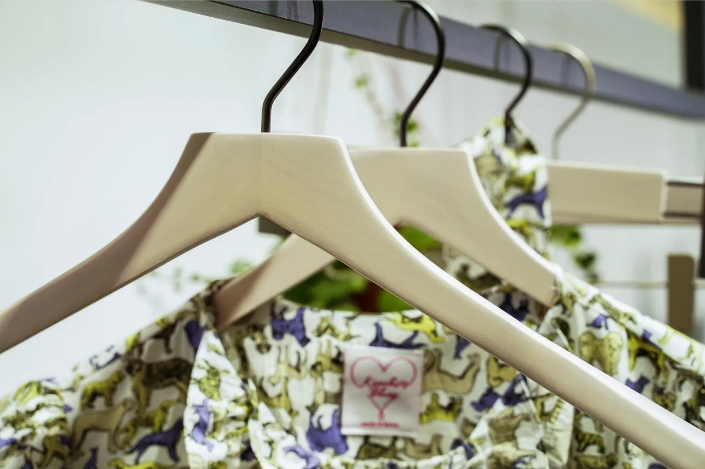 Accessed Lanhome High Quality Brand custom wooden coat hanger with hooks