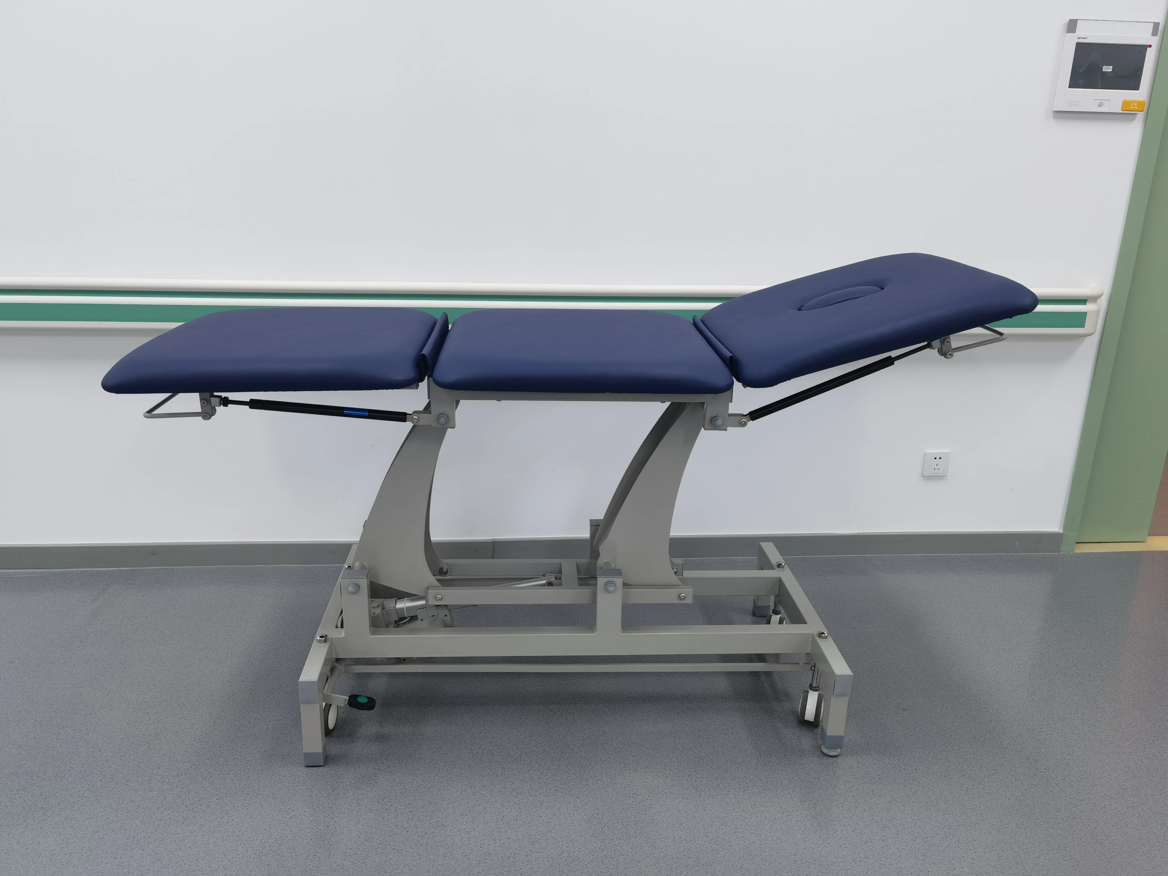 Electric Adjustable Clinic Medical Couch Metal  Patient Hospital Examination Table