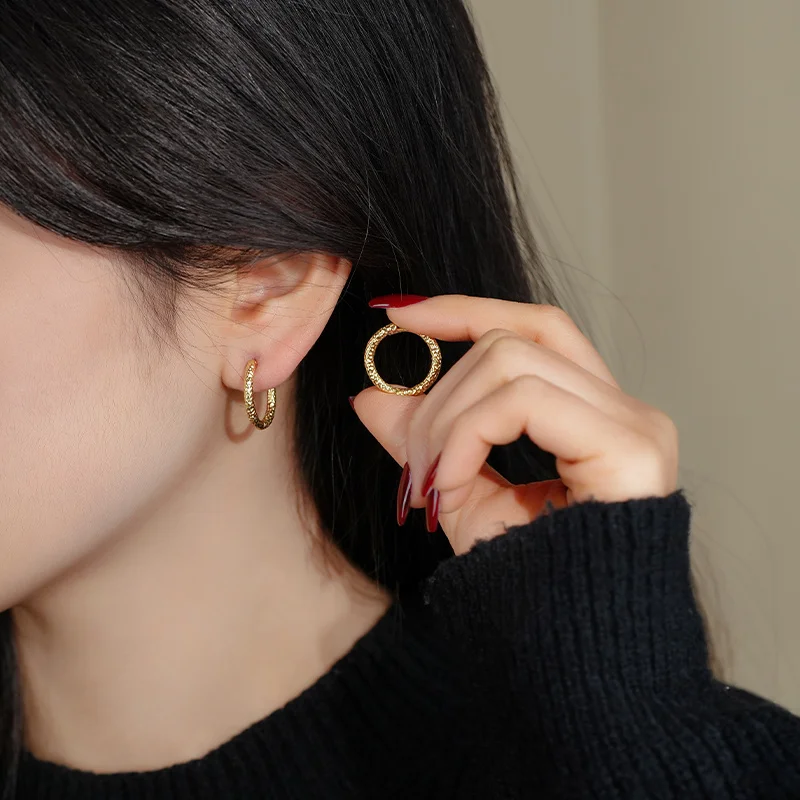 Popular women 925 sterling silver trendy hoop earrings 18k gold melting style twisted small fashion hoop earring