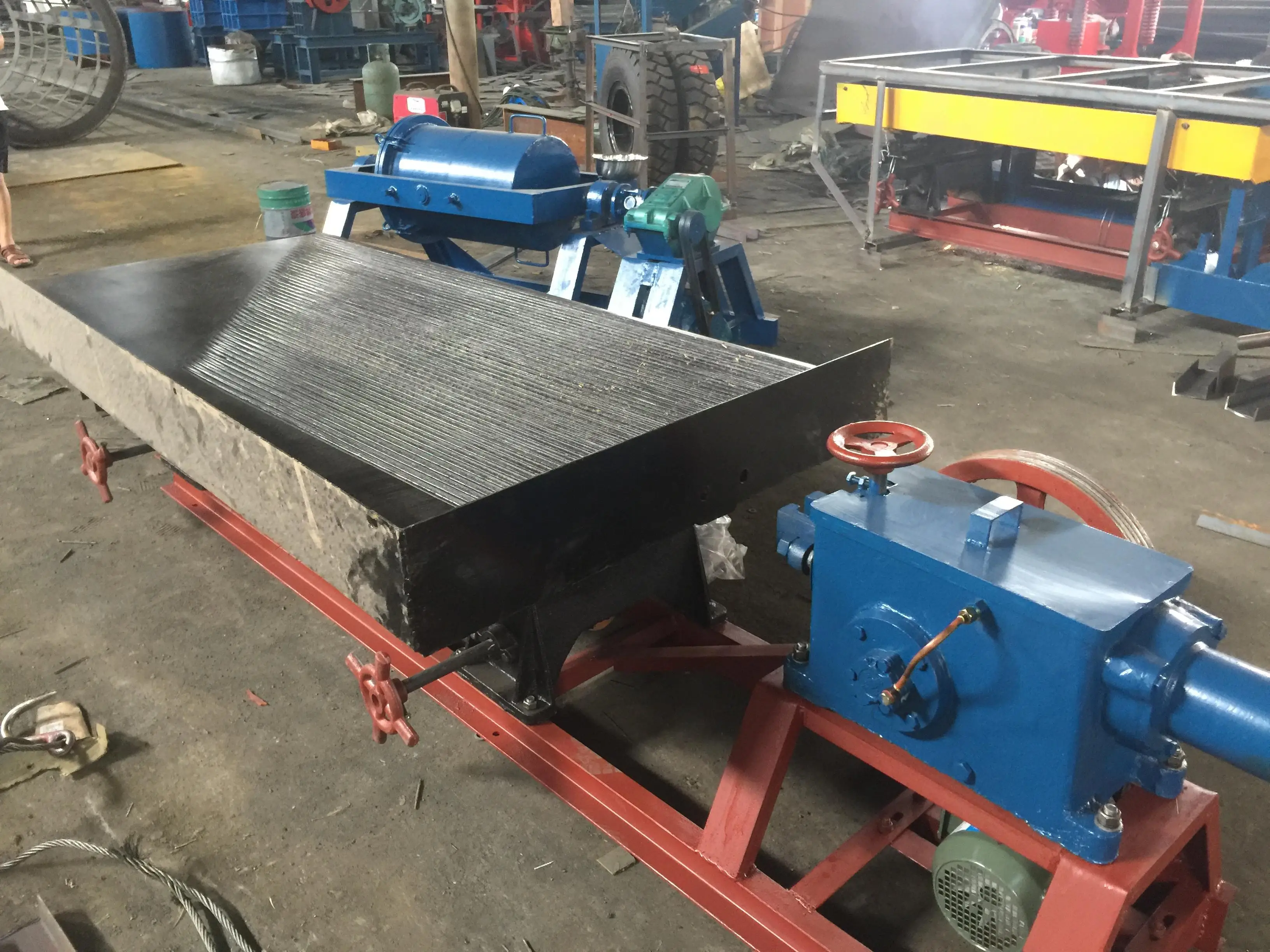 Professional factory High quality monazite concentrating equipment shaking table for sale
