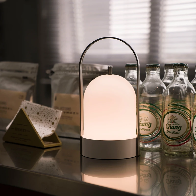 Champing Design Batteries Fashion KC Certification CRI 90 Lighting Effect Rechargeable Bedside Lamp Lampada da Comodino