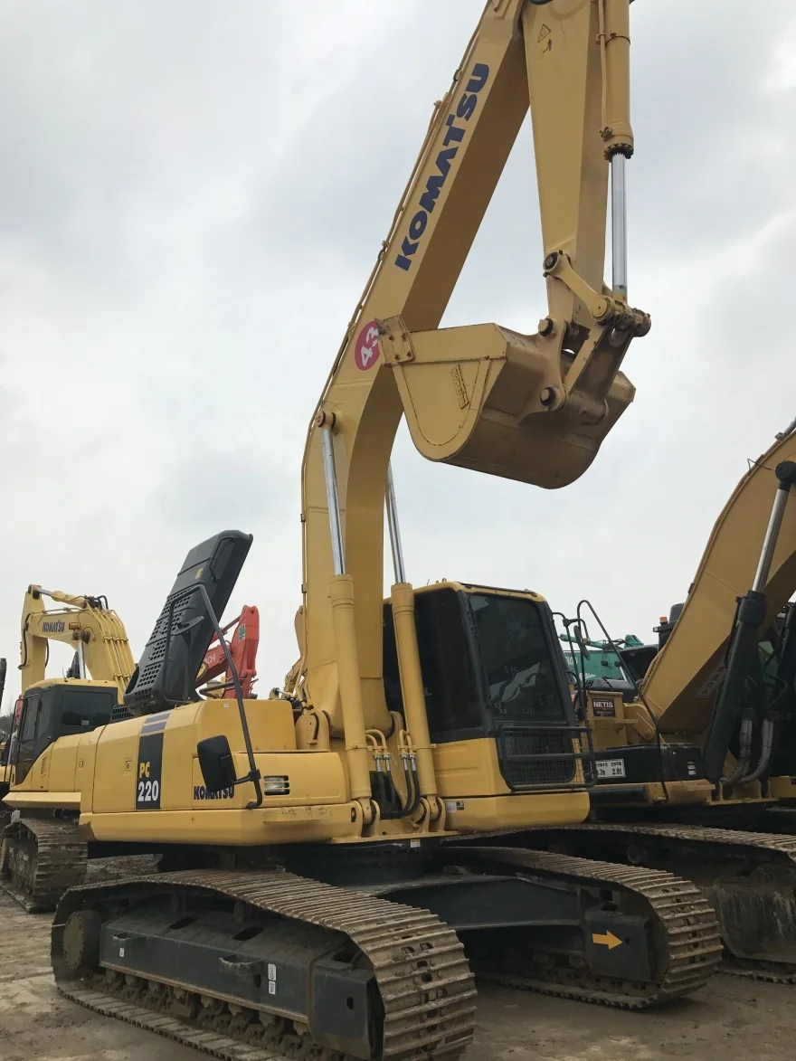 22 тонны PC220 знаменитый японский бренд Komatsu б/у гусеничный экскаватор на
