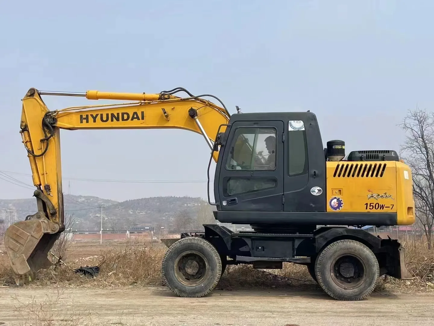 Лидер продаж экскаватор Hyundai 150W-7 в отличном состоянии модели и 210W-9 готовы к отправке по низкой цене