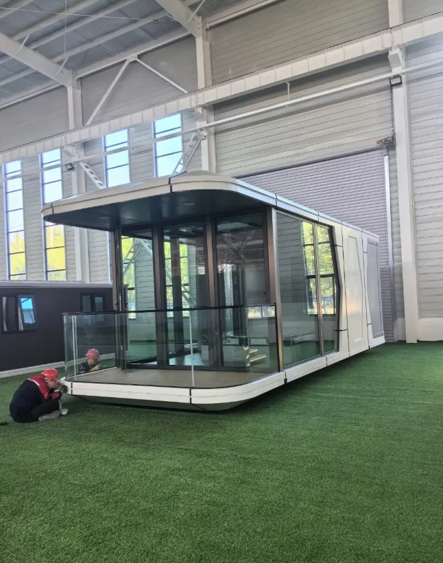 Anti-Seismic Mobile Luxury Prefab Villa Waterproof Capsule House Hotel Insulated Prefabricated Cabin Sleeping Pod
