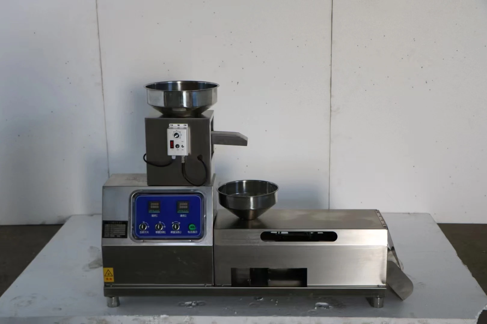 Low price small peanut oil mill pumpkin seed oil expeller machine