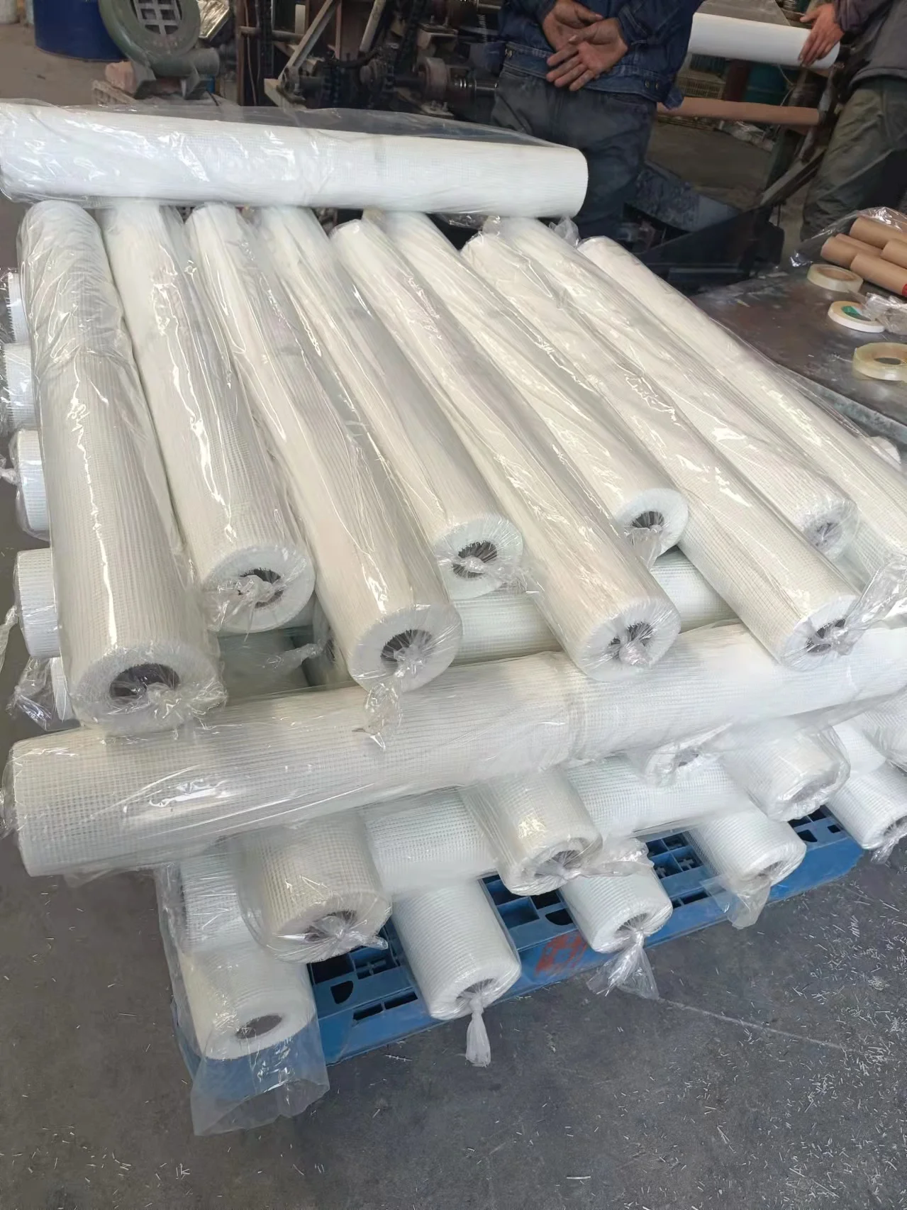 Self-adhesive fiberglass mesh for EPS