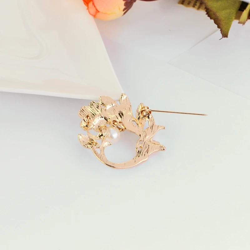 New Design High-grade Gardenia Elegant Brooches Women Ladies Accessories Brooch Leaf Pearl Brooch