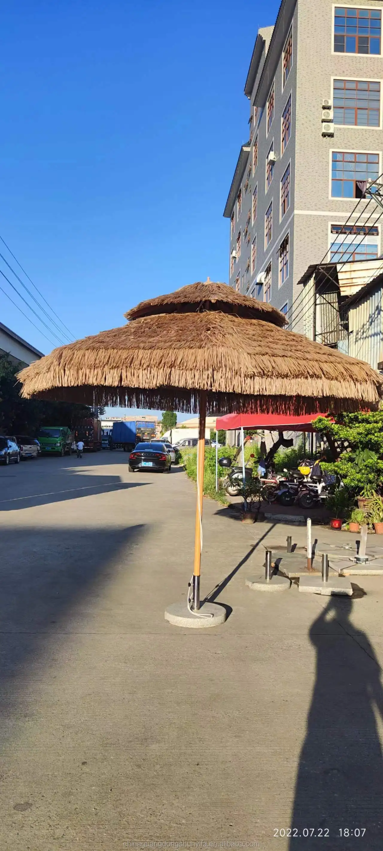 thatch beach umbrella straw grass furniture parasol grass beach seagrass synthetic tiki thatch roof patio bar umbrella 2023