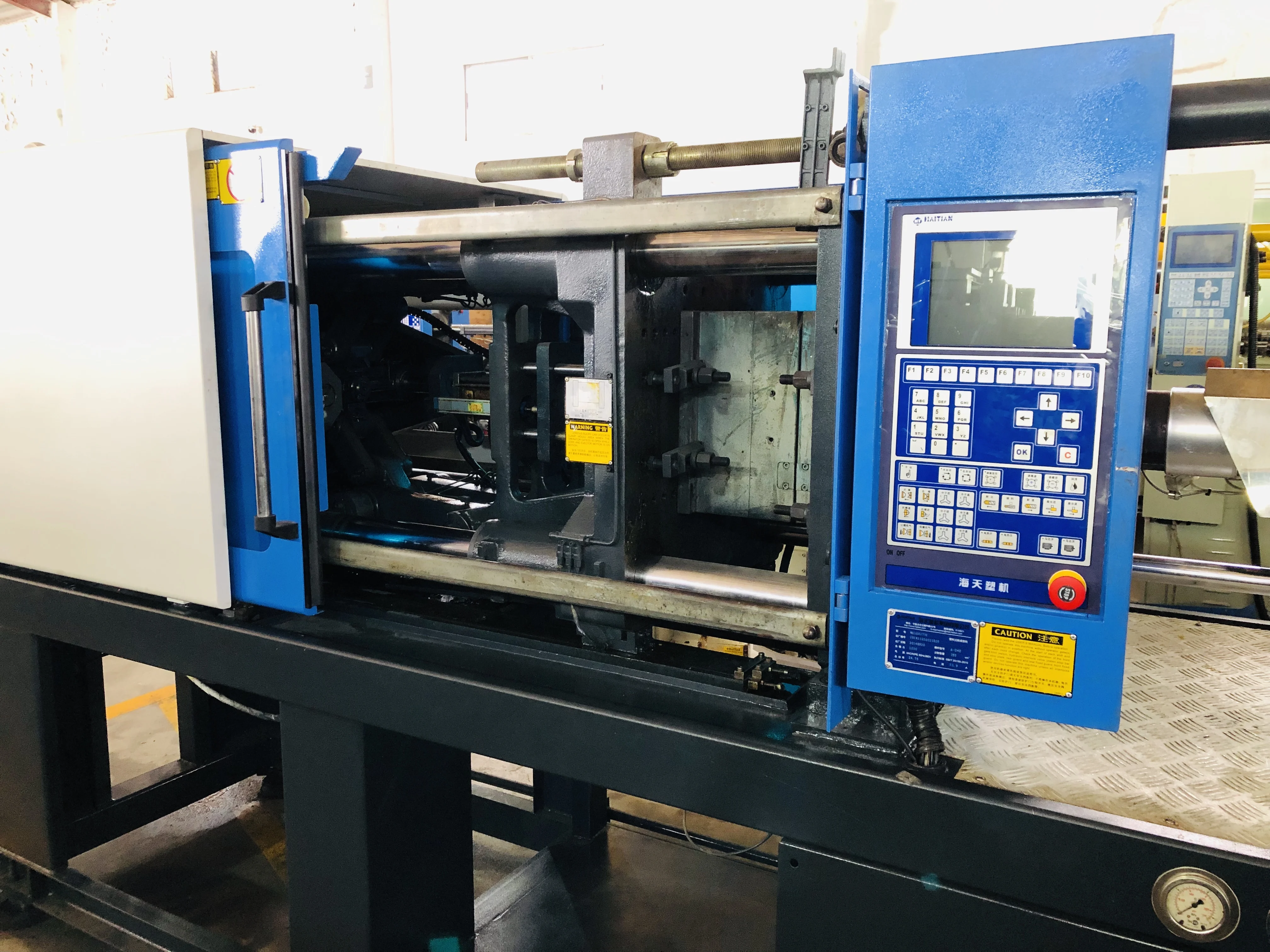 Selling 200 tons second-hand injection molding machine HAITIAN servo energy-saving injection molding machine MA2000