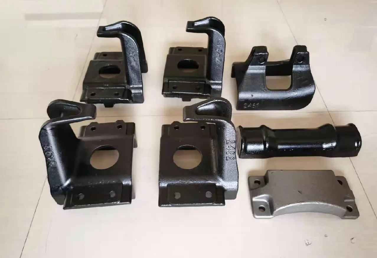 Suitable For Isuzu Truck Parts Front Bracket Hanger Spring Bracket 2492/2302 2493/2301