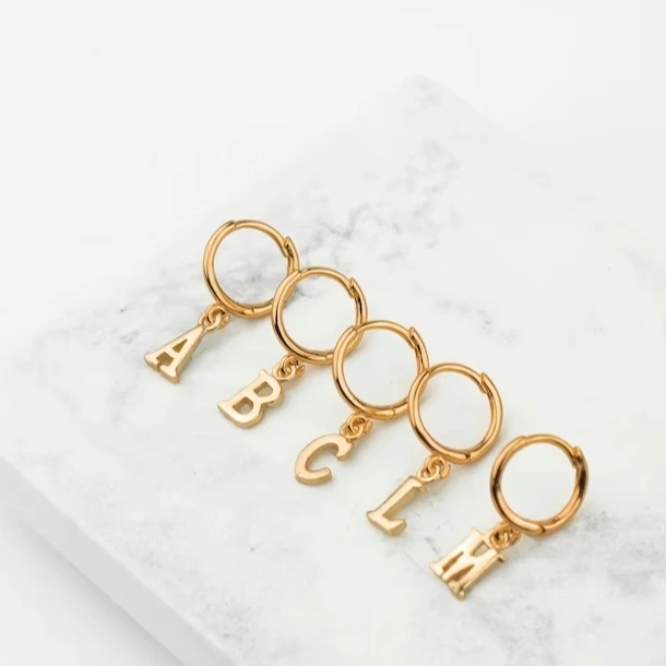 316l Stainless Steel 18k Gold Plated Elegant Alphabet Hoop Earring Hypoallergenic Classic Letter Charm Hoop Earring