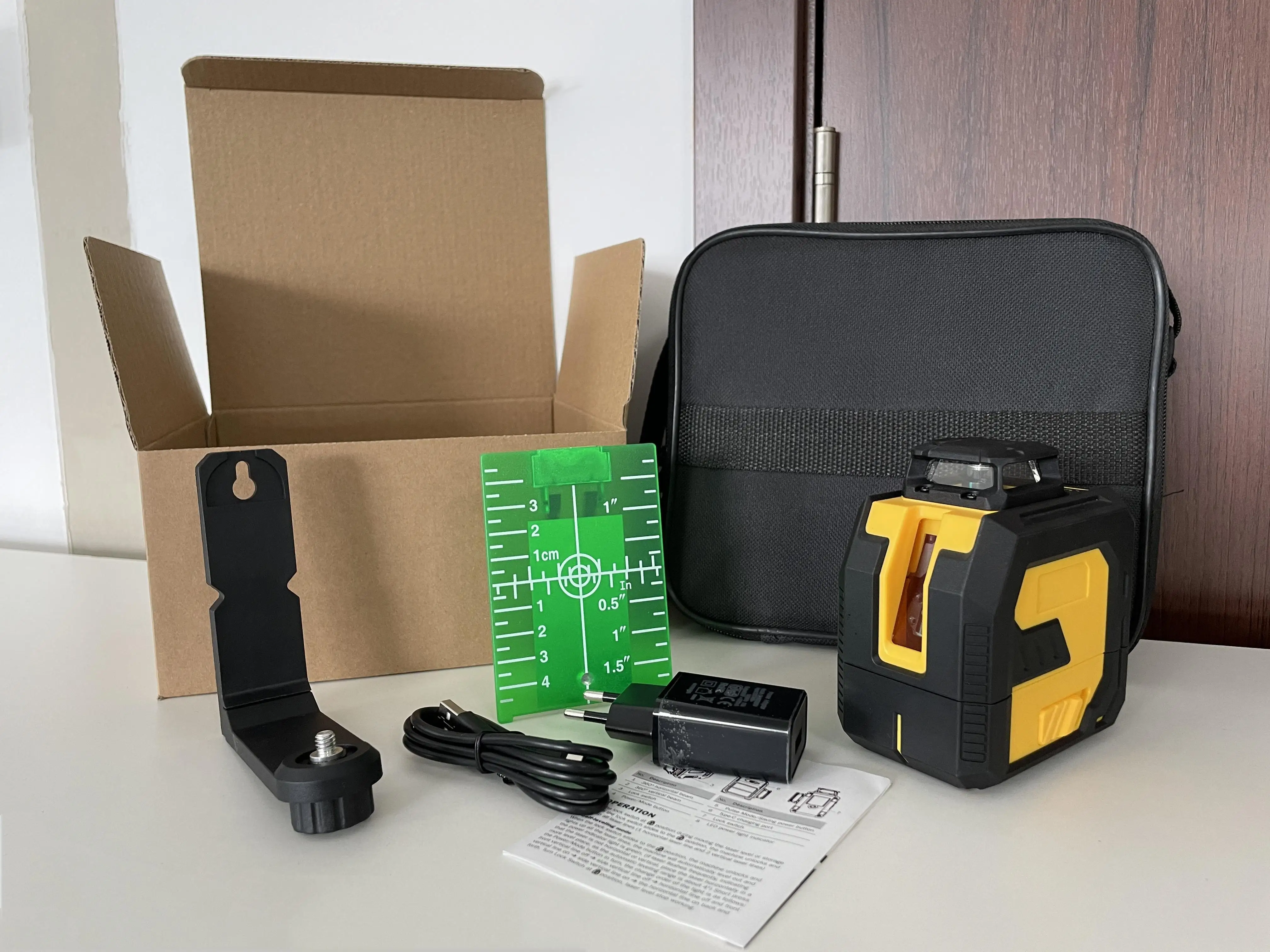 100ft Green 5 Line Self-Leveling Laser Level  Cross Line Laser with 3600mAh Rechargeable Battery with Type-C Charging Port